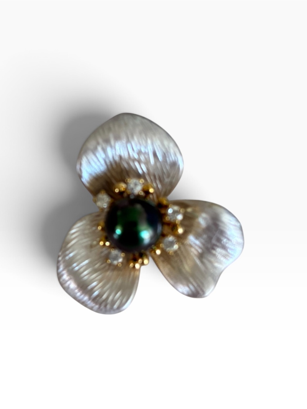 Pearlescent Flower Pin with Dark Green Center
